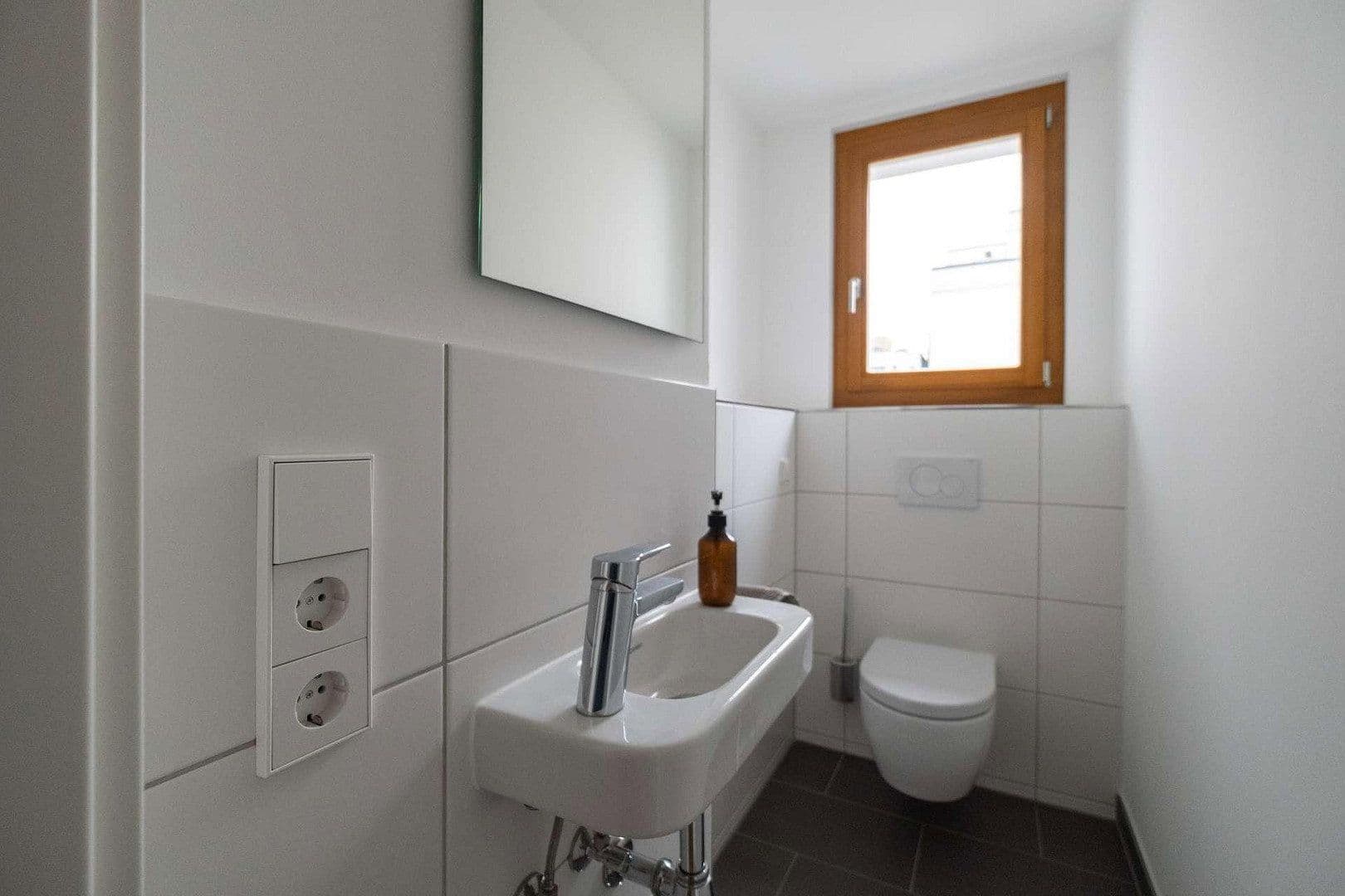 Prenájom bytu 2-izbový 88 m², Pariser Straße 4, Frankfurt am Main, Hesensko Prenájom bytu 2-izbový 88 m², Pariser Straße 4, Frankfurt am Main, Hesensko