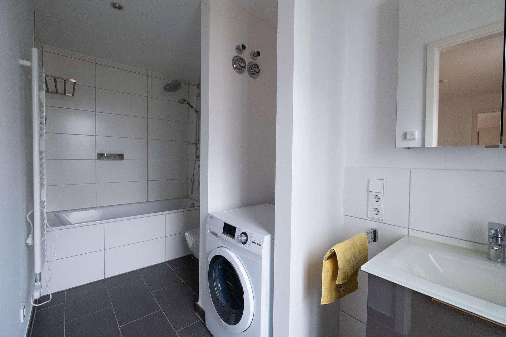 Prenájom bytu 2-izbový 88 m², Pariser Straße 4, Frankfurt am Main, Hesensko Prenájom bytu 2-izbový 88 m², Pariser Straße 4, Frankfurt am Main, Hesensko