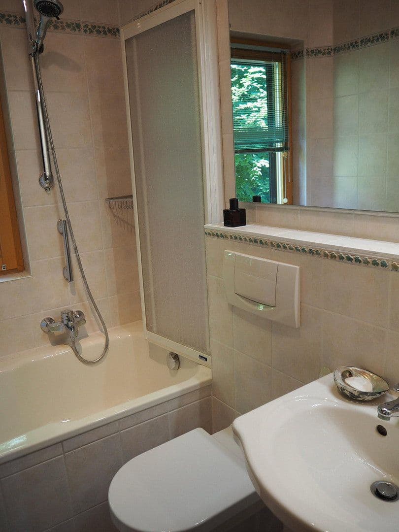 Prenájom domu 121 m², pozemok 1.600 m², Wörthsee-Steinebach, Bavorsko Prenájom domu 121 m², pozemok 1.600 m², Wörthsee-Steinebach, Bavorsko