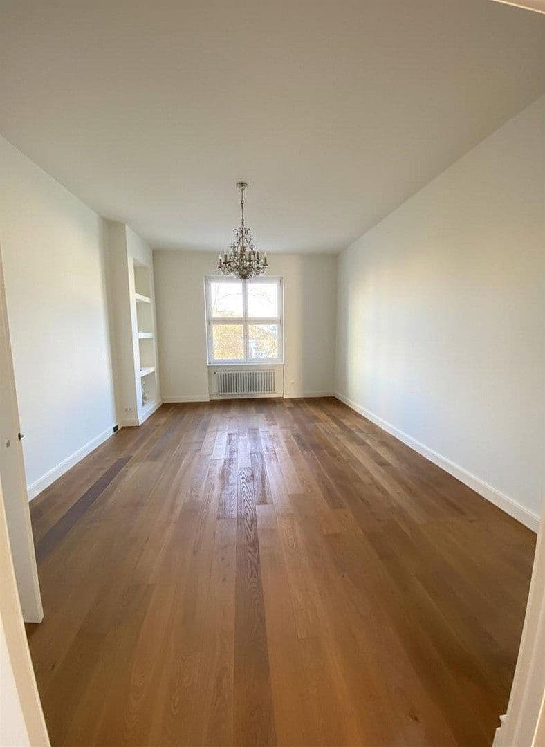 Prenájom bytu 3-izbový 110 m², Frankfurt, Hesensko Prenájom bytu 3-izbový 110 m², Frankfurt, Hesensko