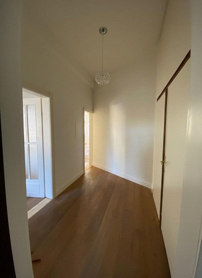 Prenájom bytu 3-izbový 110 m², Frankfurt, Hesensko Prenájom bytu 3-izbový 110 m², Frankfurt, Hesensko