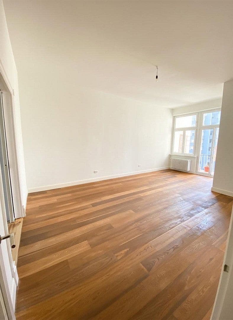 Prenájom bytu 3-izbový 110 m², Frankfurt, Hesensko Prenájom bytu 3-izbový 110 m², Frankfurt, Hesensko