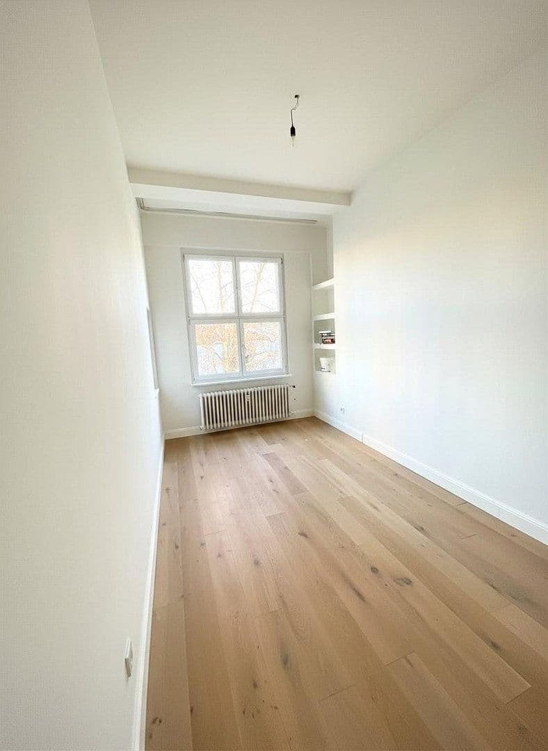 Prenájom bytu 3-izbový 110 m², Frankfurt, Hesensko Prenájom bytu 3-izbový 110 m², Frankfurt, Hesensko