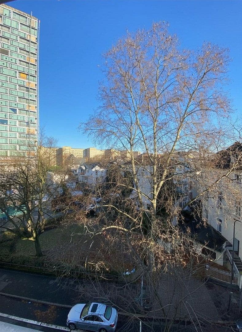 Prenájom bytu 3-izbový 110 m², Frankfurt, Hesensko Prenájom bytu 3-izbový 110 m², Frankfurt, Hesensko