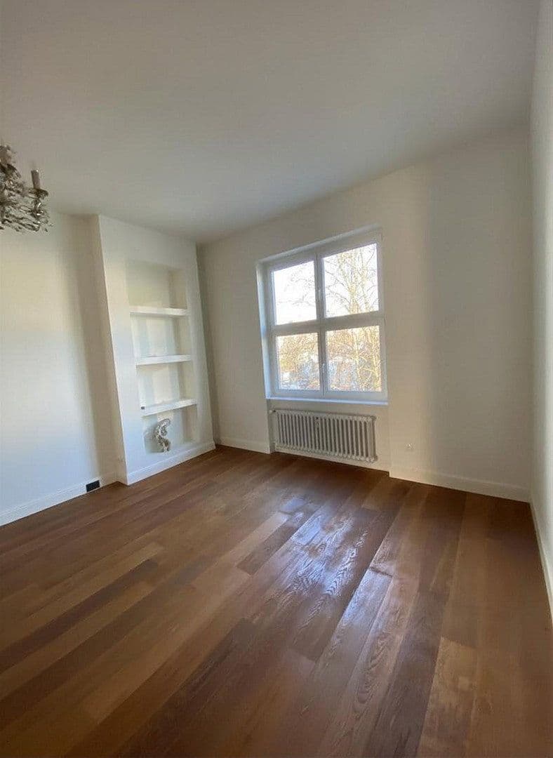 Prenájom bytu 3-izbový 110 m², Frankfurt, Hesensko Prenájom bytu 3-izbový 110 m², Frankfurt, Hesensko