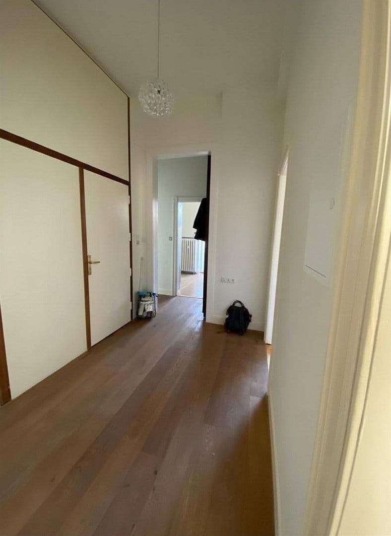 Prenájom bytu 3-izbový 110 m², Frankfurt, Hesensko Prenájom bytu 3-izbový 110 m², Frankfurt, Hesensko