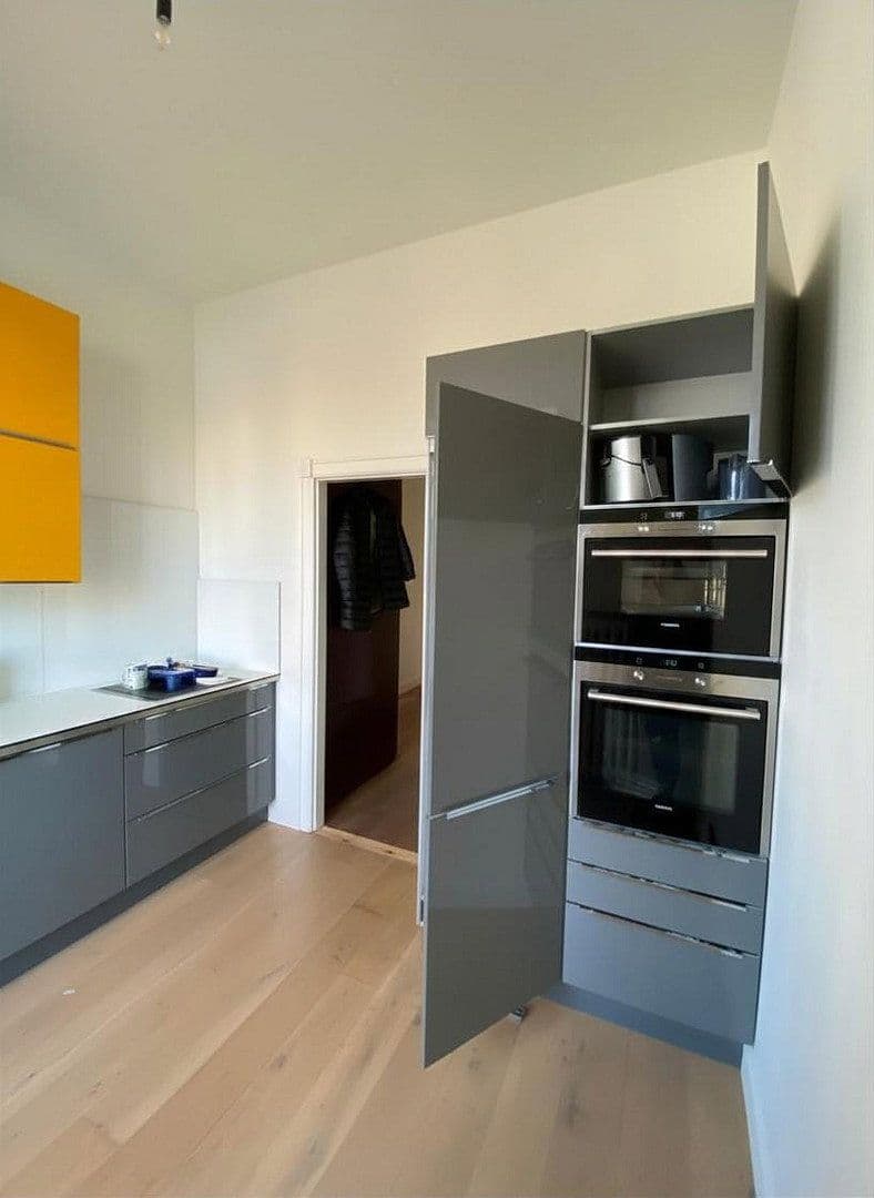 Prenájom bytu 3-izbový 110 m², Frankfurt, Hesensko Prenájom bytu 3-izbový 110 m², Frankfurt, Hesensko