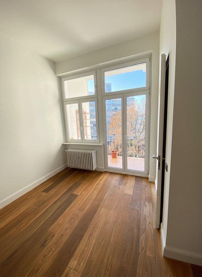 Prenájom bytu 3-izbový 110 m², Frankfurt, Hesensko Prenájom bytu 3-izbový 110 m², Frankfurt, Hesensko