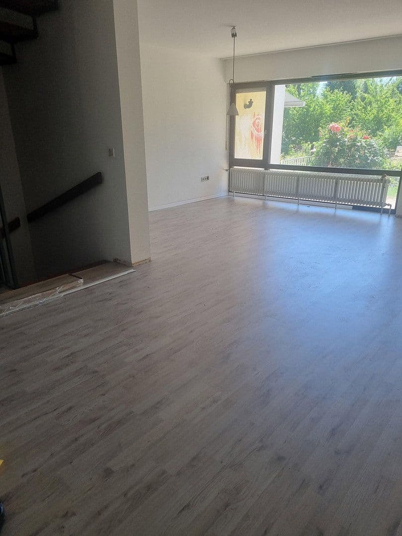 Predaj domu 130 m², pozemok 427 m², Karlsbad, Bádensko-Wurttembersko Predaj domu 130 m², pozemok 427 m², Karlsbad, Bádensko-Wurttembersko