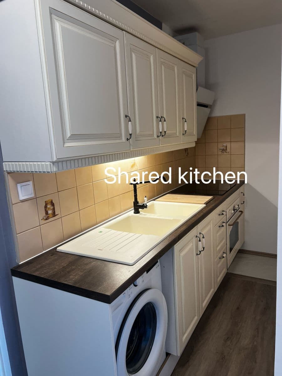 Prenájom bytu 13 m², Mezi Školami, Praha, Praha Prenájom bytu 13 m², Mezi Školami, Praha, Praha