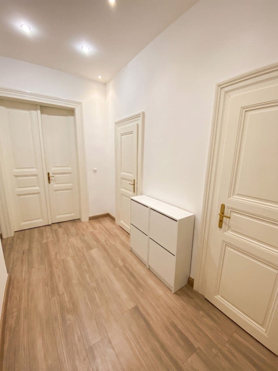 Prenájom bytu 82 m², U Nádražní lávky, Praha, Praha Prenájom bytu 82 m², U Nádražní lávky, Praha, Praha