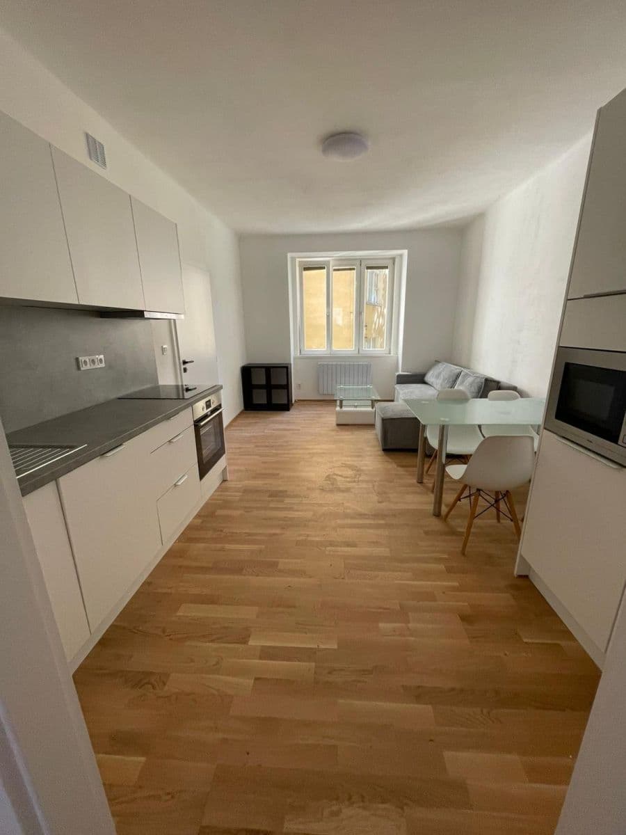 Prenájom bytu 52 m², Národní obrany, Praha, Praha Prenájom bytu 52 m², Národní obrany, Praha, Praha