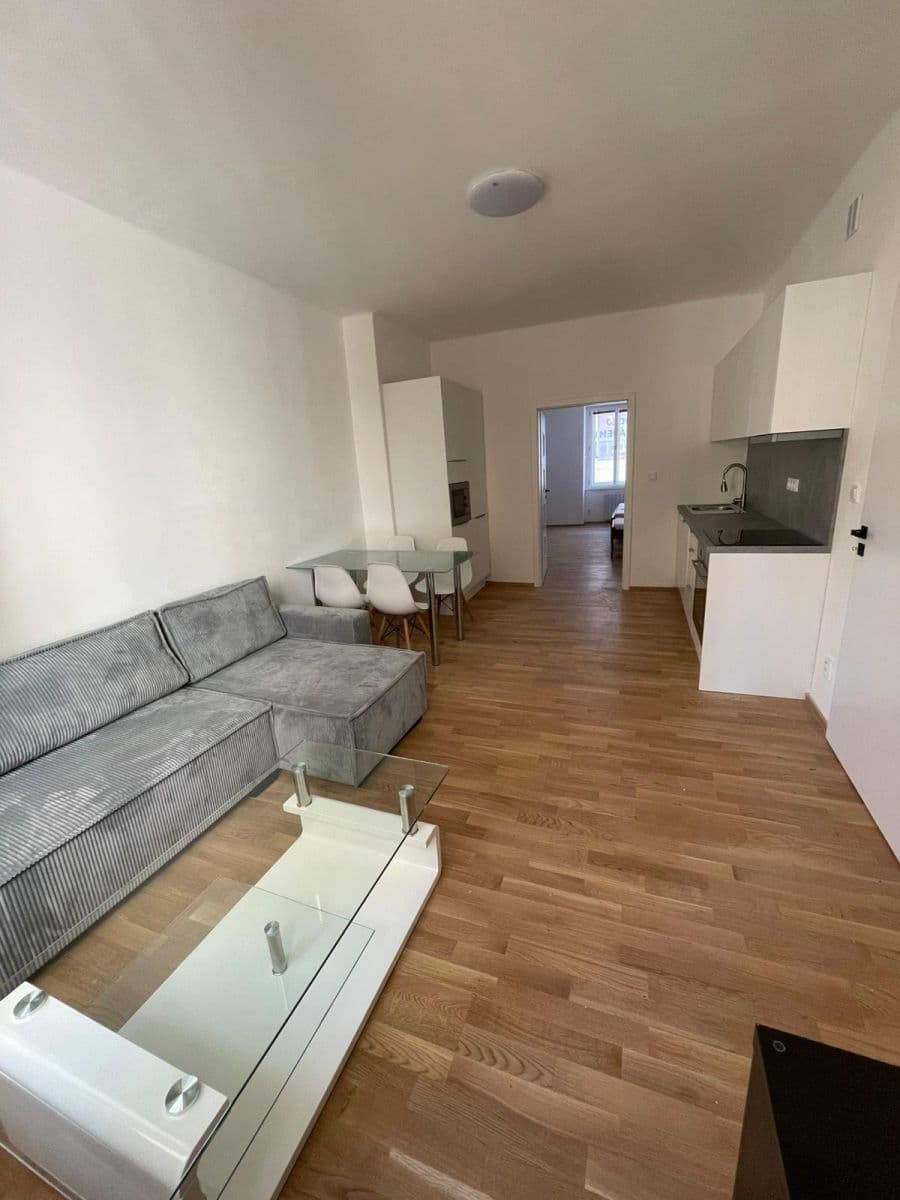 Prenájom bytu 52 m², Národní obrany, Praha, Praha Prenájom bytu 52 m², Národní obrany, Praha, Praha