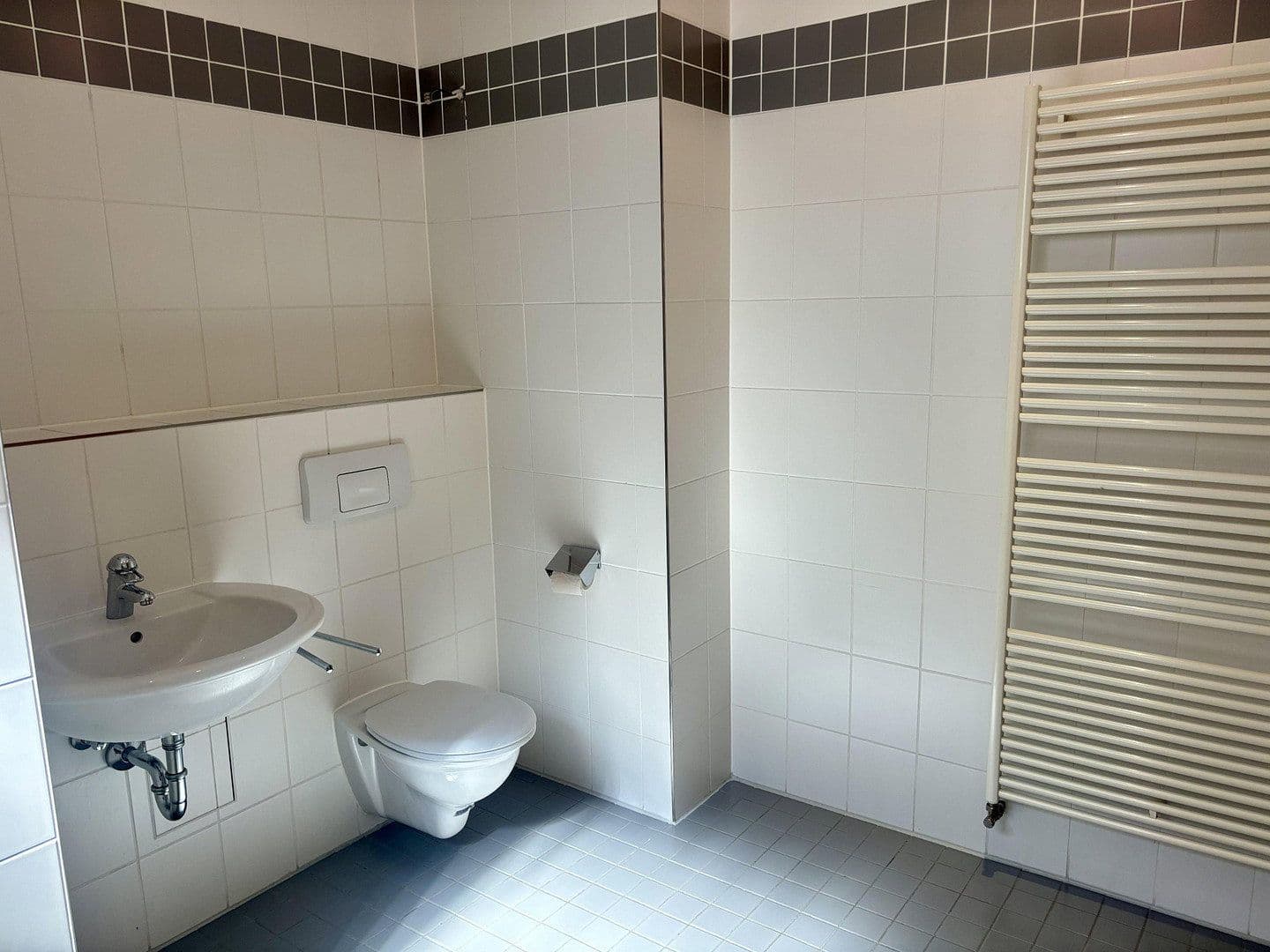 Prenájom bytu 2-izbový 98 m², Uferstraße 19, Leipzig, Sasko Prenájom bytu 2-izbový 98 m², Uferstraße 19, Leipzig, Sasko