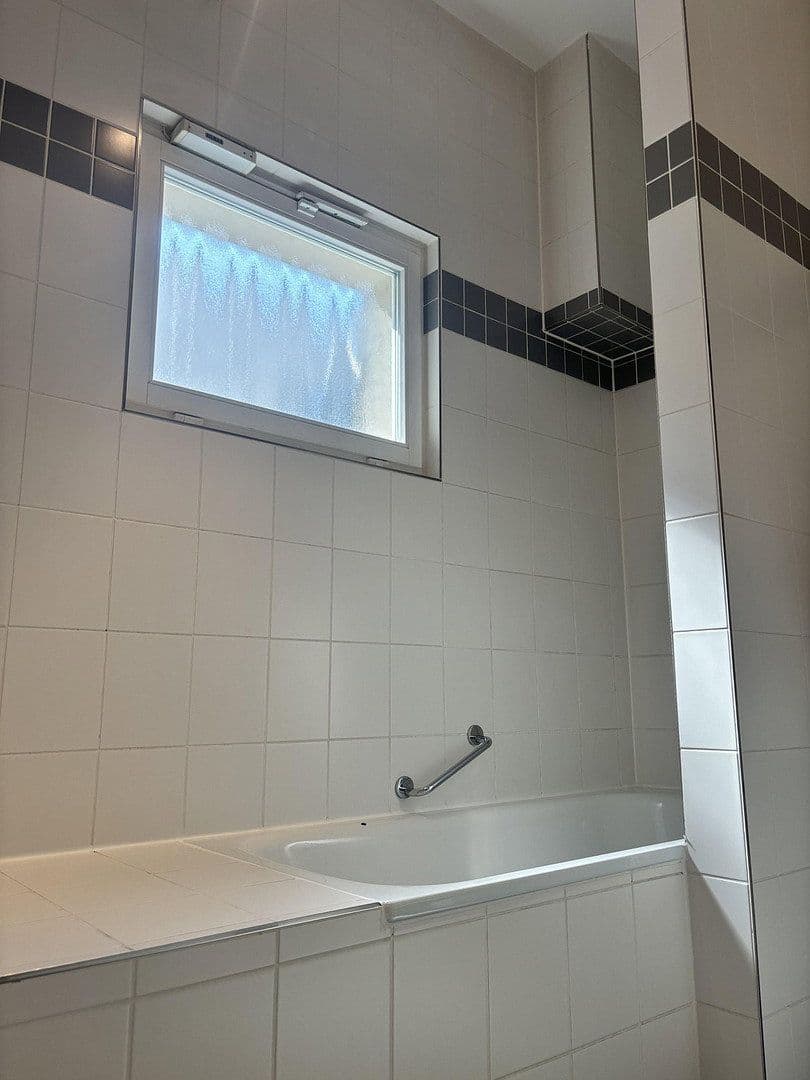 Prenájom bytu 2-izbový 98 m², Uferstraße 19, Leipzig, Sasko Prenájom bytu 2-izbový 98 m², Uferstraße 19, Leipzig, Sasko