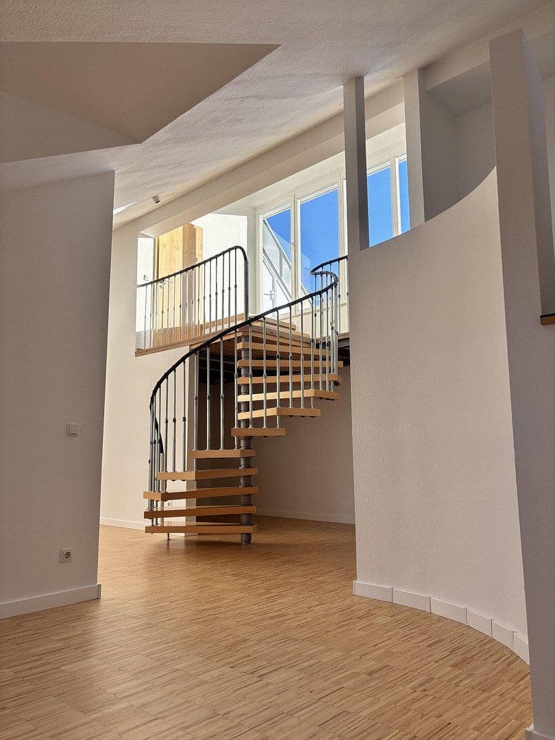 Prenájom bytu 2-izbový 98 m², Uferstraße 19, Leipzig, Sasko Prenájom bytu 2-izbový 98 m², Uferstraße 19, Leipzig, Sasko