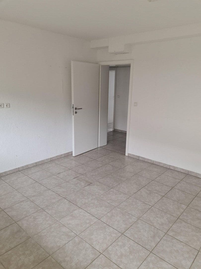 Prenájom bytu 3-izbový 110 m², Sinntal, Hesensko Prenájom bytu 3-izbový 110 m², Sinntal, Hesensko