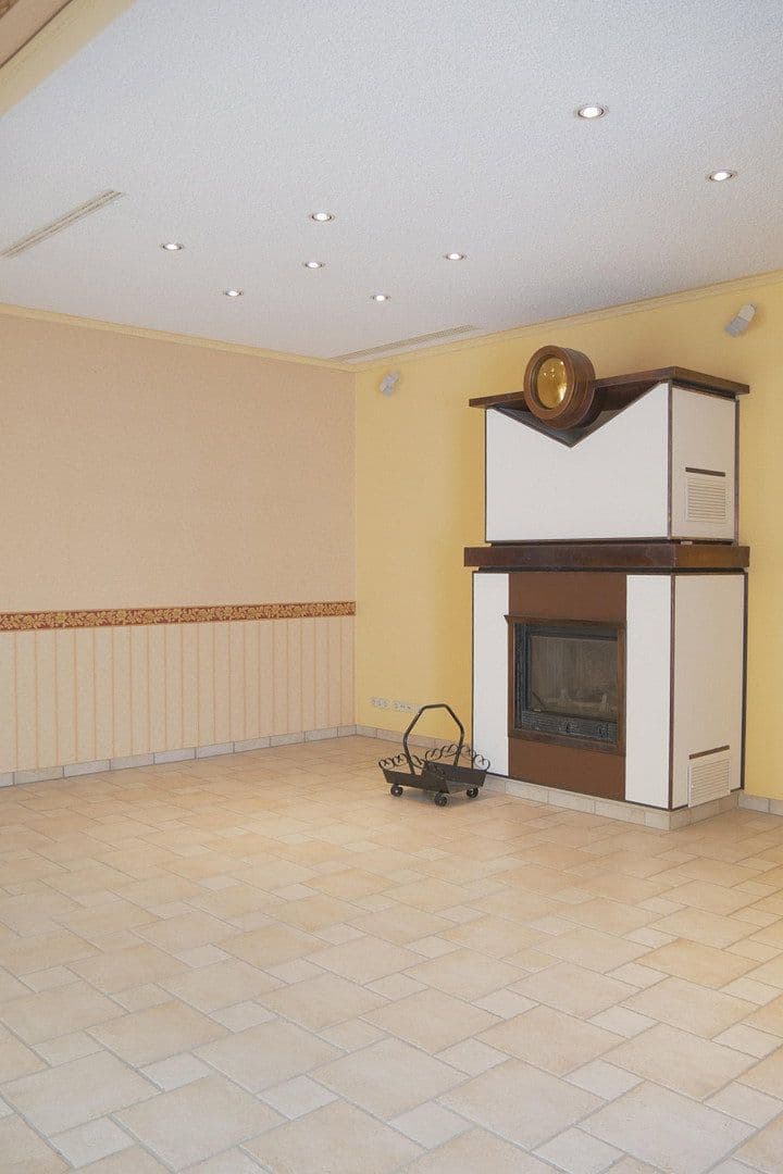 Predaj domu 1.082 m², pozemok 9.536 m², Kolkwitz, Brandenbursko Predaj domu 1.082 m², pozemok 9.536 m², Kolkwitz, Brandenbursko