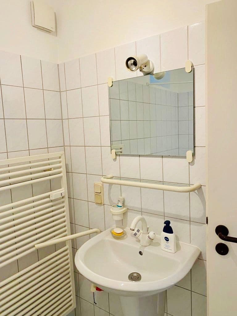 Prenájom bytu 1-izbový 38 m², Schiersteiner Straße, Wiesbaden, Hesensko Prenájom bytu 1-izbový 38 m², Schiersteiner Straße, Wiesbaden, Hesensko