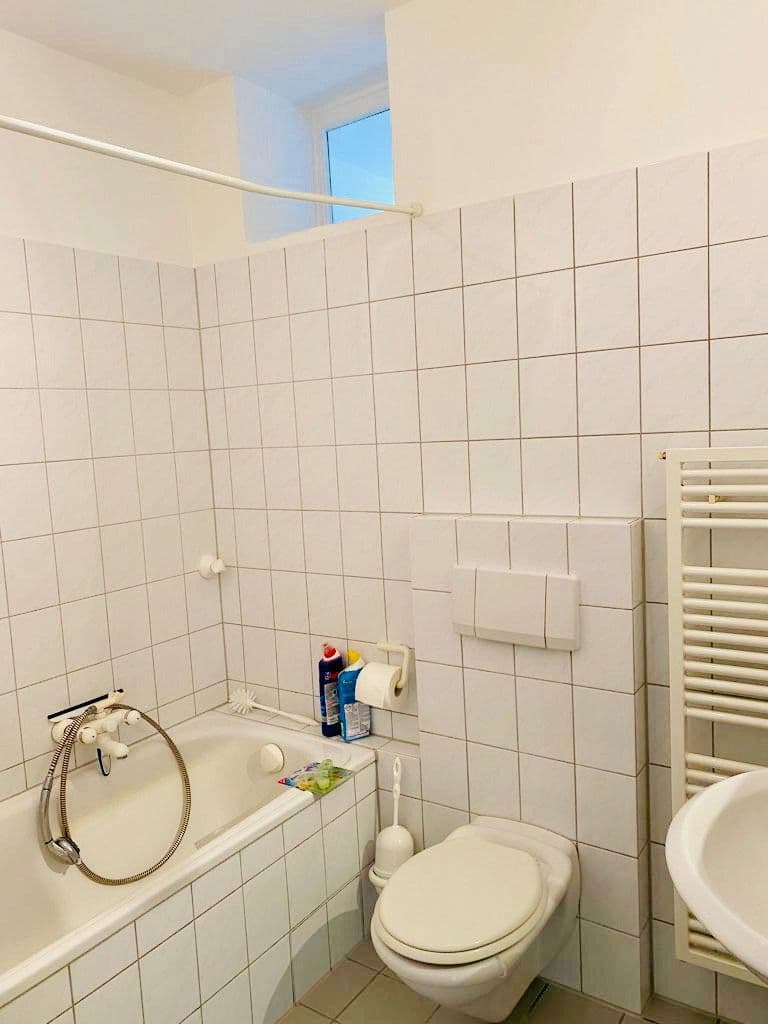 Prenájom bytu 1-izbový 38 m², Schiersteiner Straße, Wiesbaden, Hesensko Prenájom bytu 1-izbový 38 m², Schiersteiner Straße, Wiesbaden, Hesensko