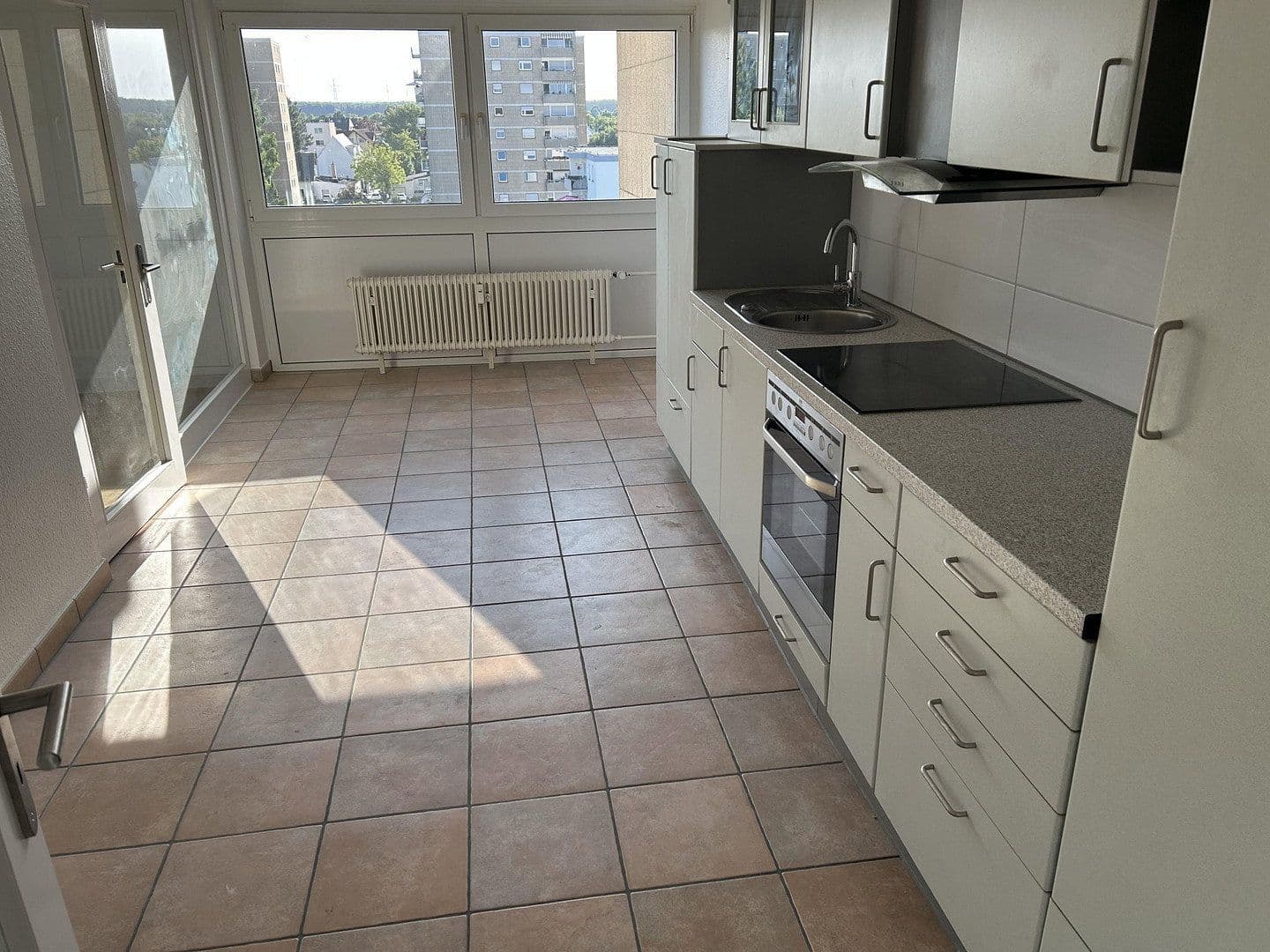 Prenájom bytu 3-izbový 81 m², Rodgau, Hesensko Prenájom bytu 3-izbový 81 m², Rodgau, Hesensko