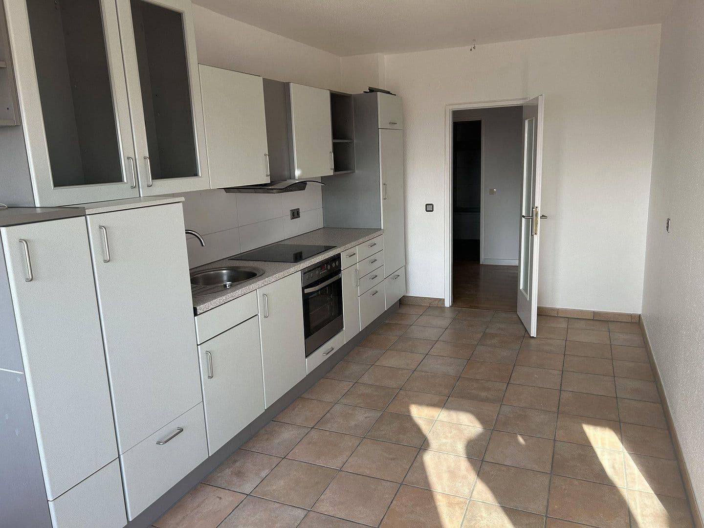 Prenájom bytu 3-izbový 81 m², Rodgau, Hesensko Prenájom bytu 3-izbový 81 m², Rodgau, Hesensko