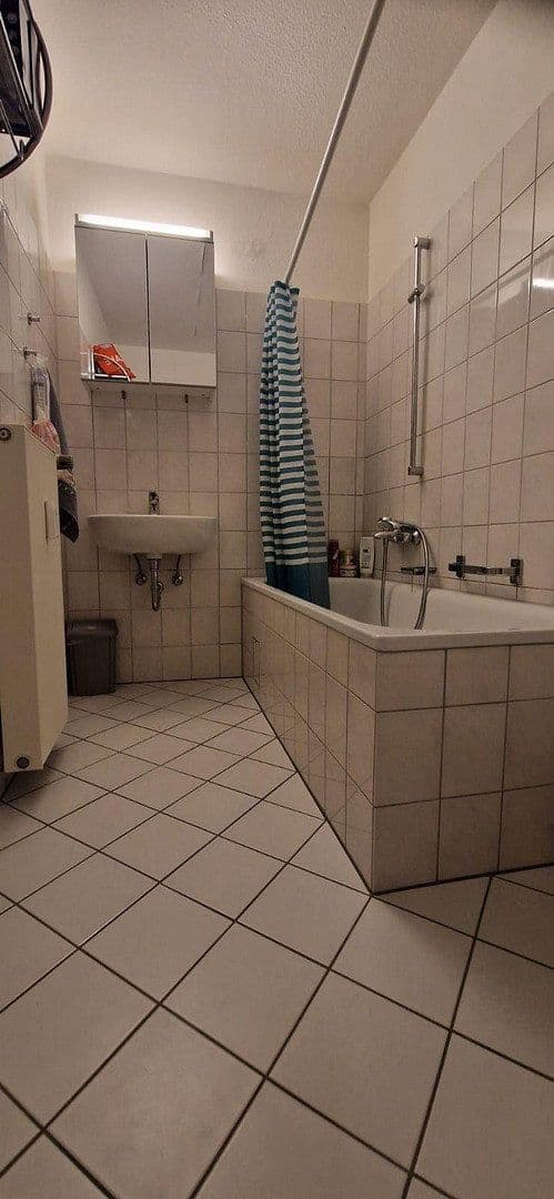 Prenájom bytu 2-izbový 60 m², Baumstr. 38, Essen, Severné Porýnie - Westfálsko Prenájom bytu 2-izbový 60 m², Baumstr. 38, Essen, Severné Porýnie - Westfálsko