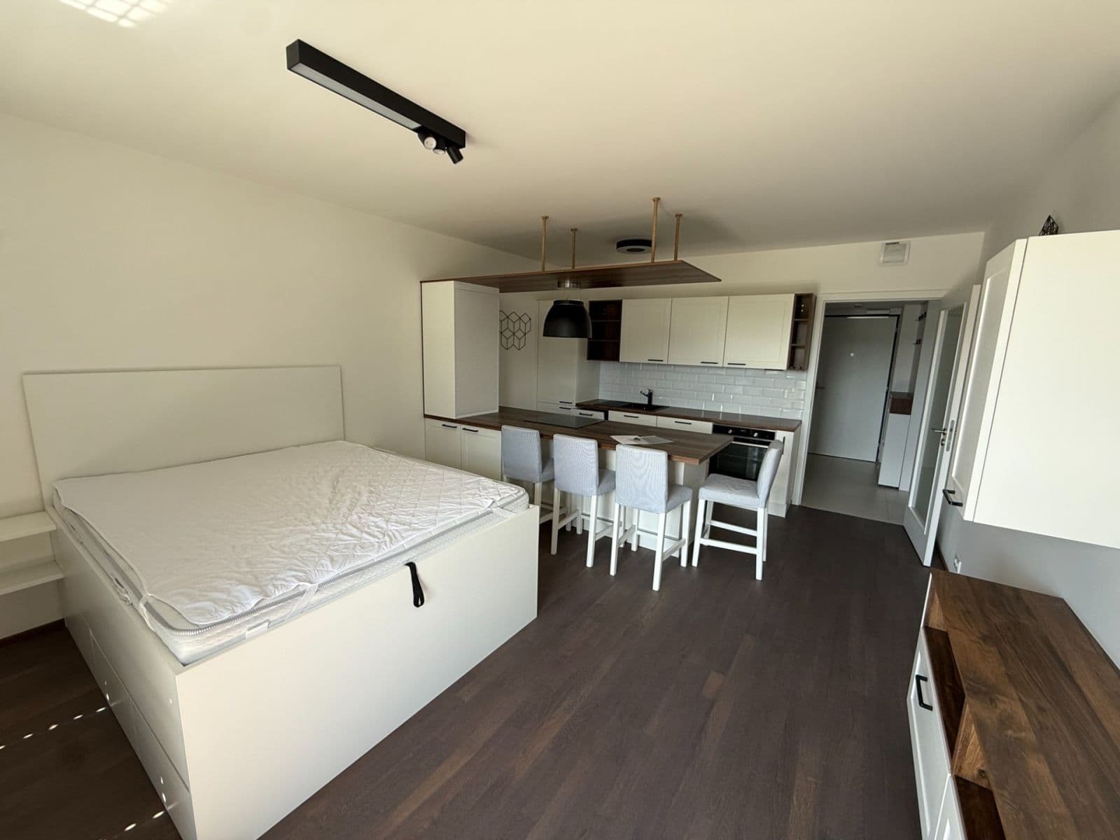 Prenájom bytu 1-izbový 36 m², Vrbova, Praha, Praha Prenájom bytu 1-izbový 36 m², Vrbova, Praha, Praha