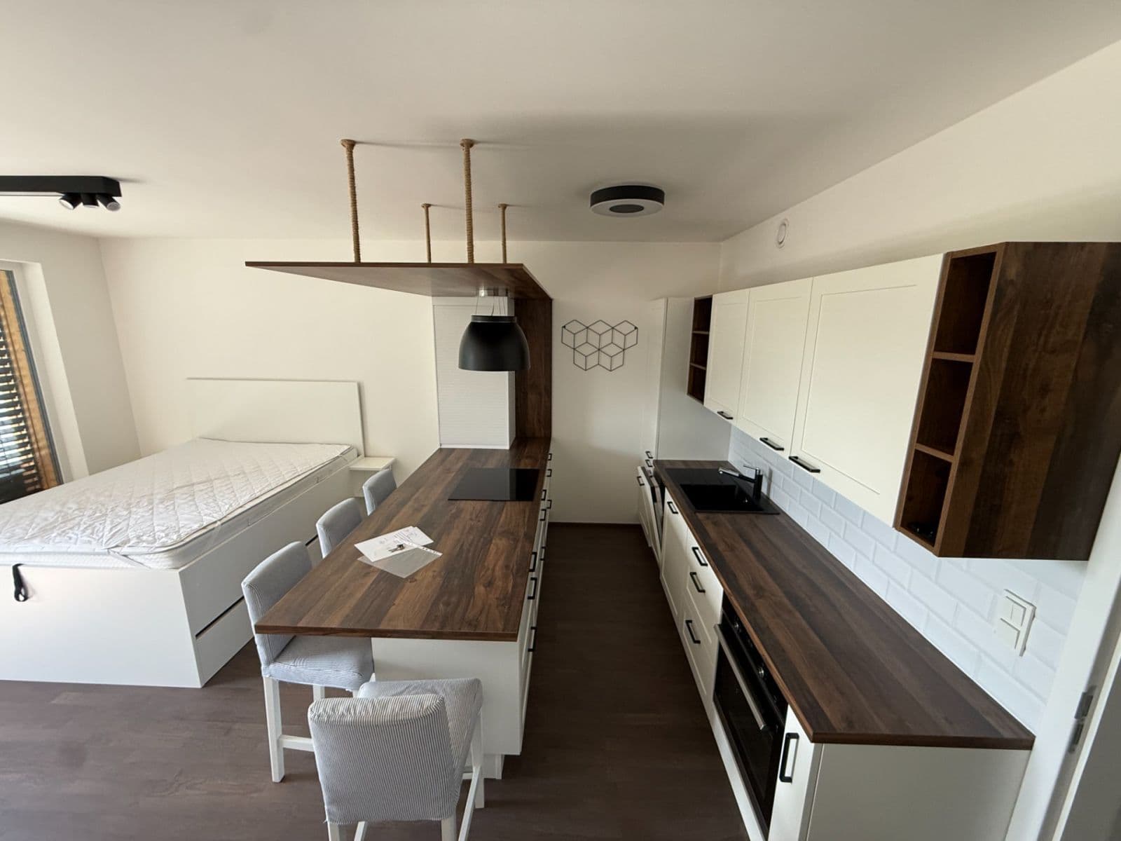 Prenájom bytu 1-izbový 36 m², Vrbova, Praha, Praha Prenájom bytu 1-izbový 36 m², Vrbova, Praha, Praha