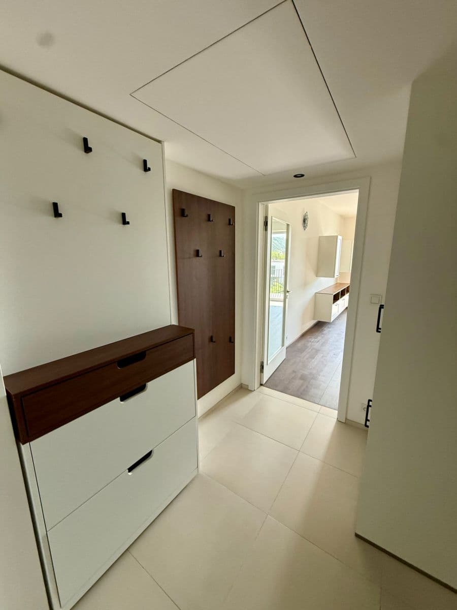 Prenájom bytu 1-izbový 36 m², Vrbova, Praha, Praha Prenájom bytu 1-izbový 36 m², Vrbova, Praha, Praha