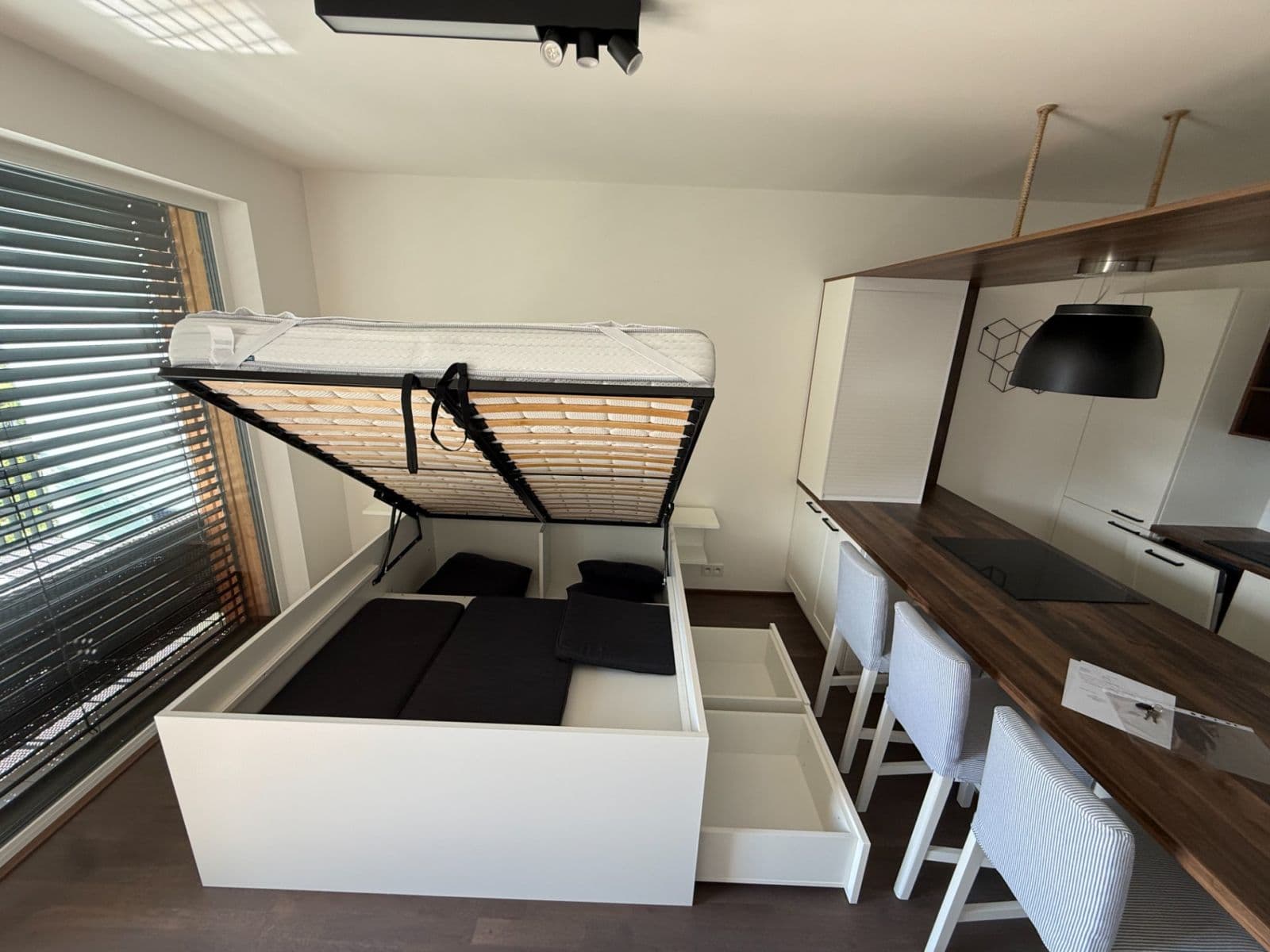 Prenájom bytu 1-izbový 36 m², Vrbova, Praha, Praha Prenájom bytu 1-izbový 36 m², Vrbova, Praha, Praha