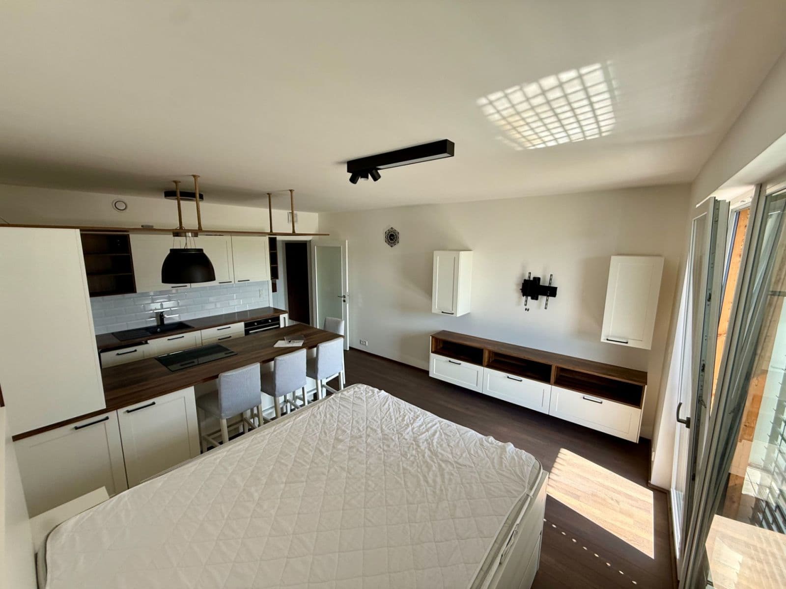 Prenájom bytu 1-izbový 36 m², Vrbova, Praha, Praha Prenájom bytu 1-izbový 36 m², Vrbova, Praha, Praha