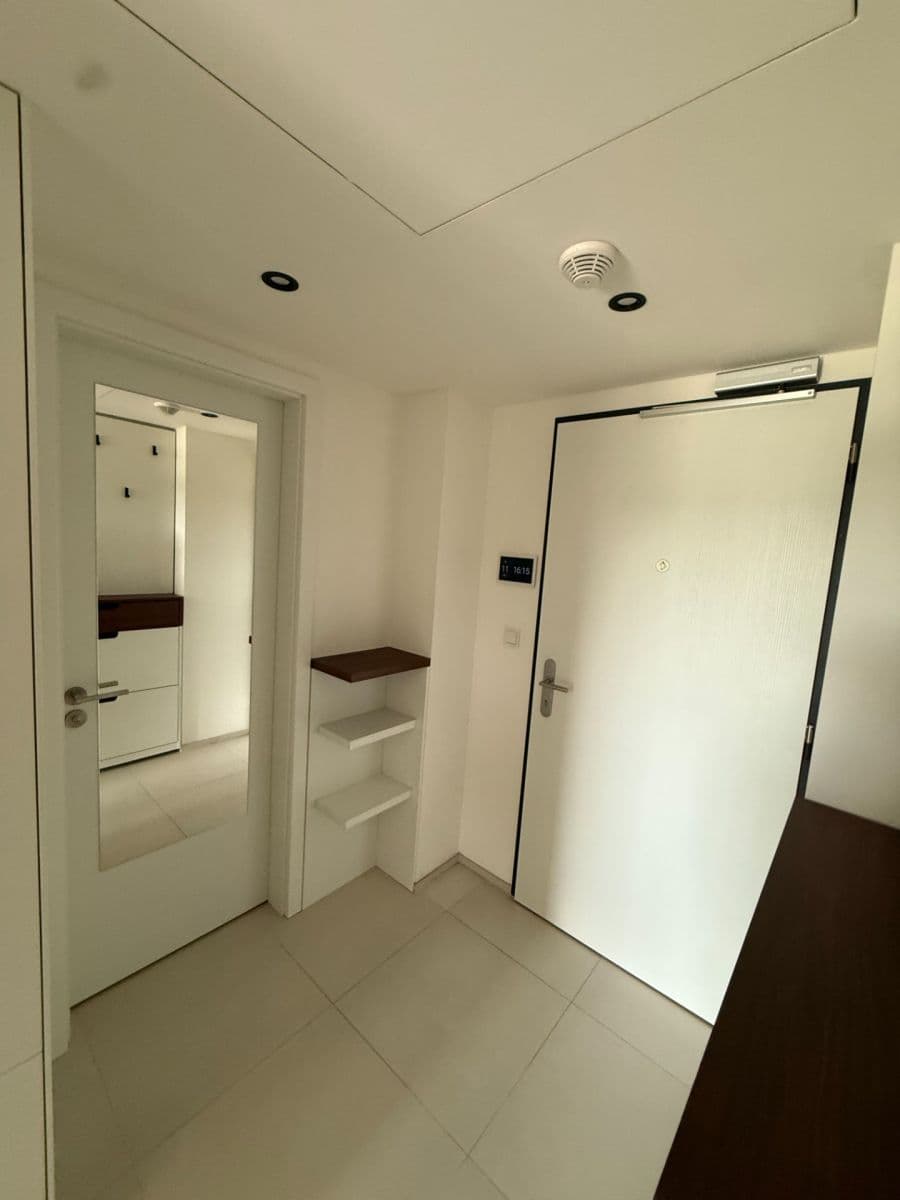 Prenájom bytu 1-izbový 36 m², Vrbova, Praha, Praha Prenájom bytu 1-izbový 36 m², Vrbova, Praha, Praha