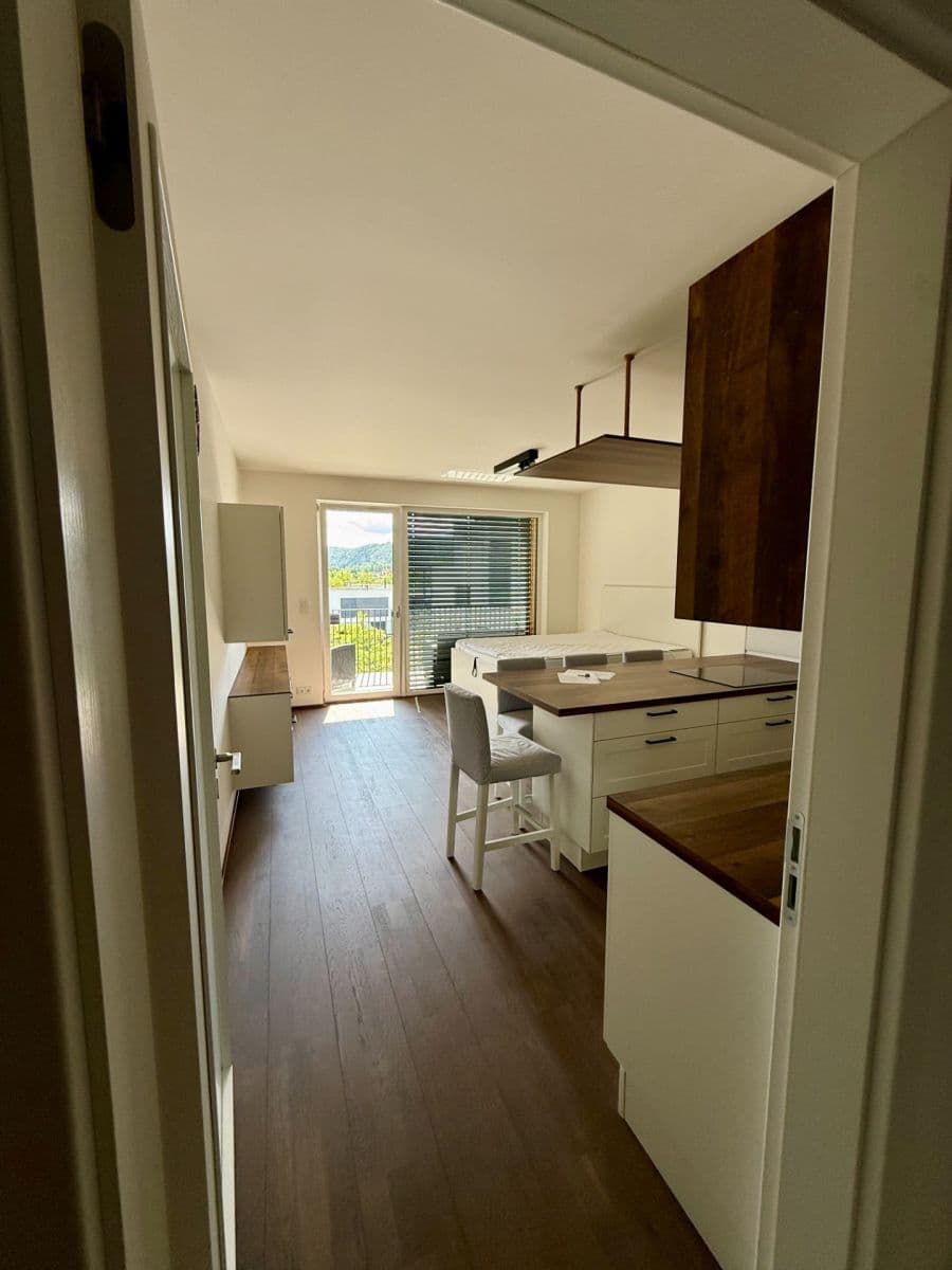Prenájom bytu 1-izbový 36 m², Vrbova, Praha, Praha Prenájom bytu 1-izbový 36 m², Vrbova, Praha, Praha