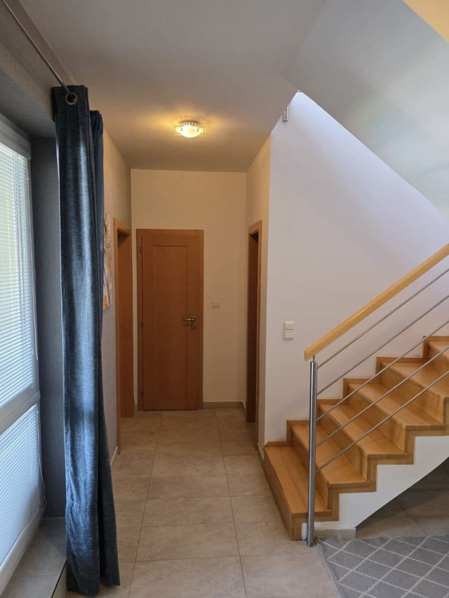 Predaj bytu 5-izbový 180 m², Lužná, Petržalka, Bratislavský kraj Predaj bytu 5-izbový 180 m², Lužná, Petržalka, Bratislavský kraj