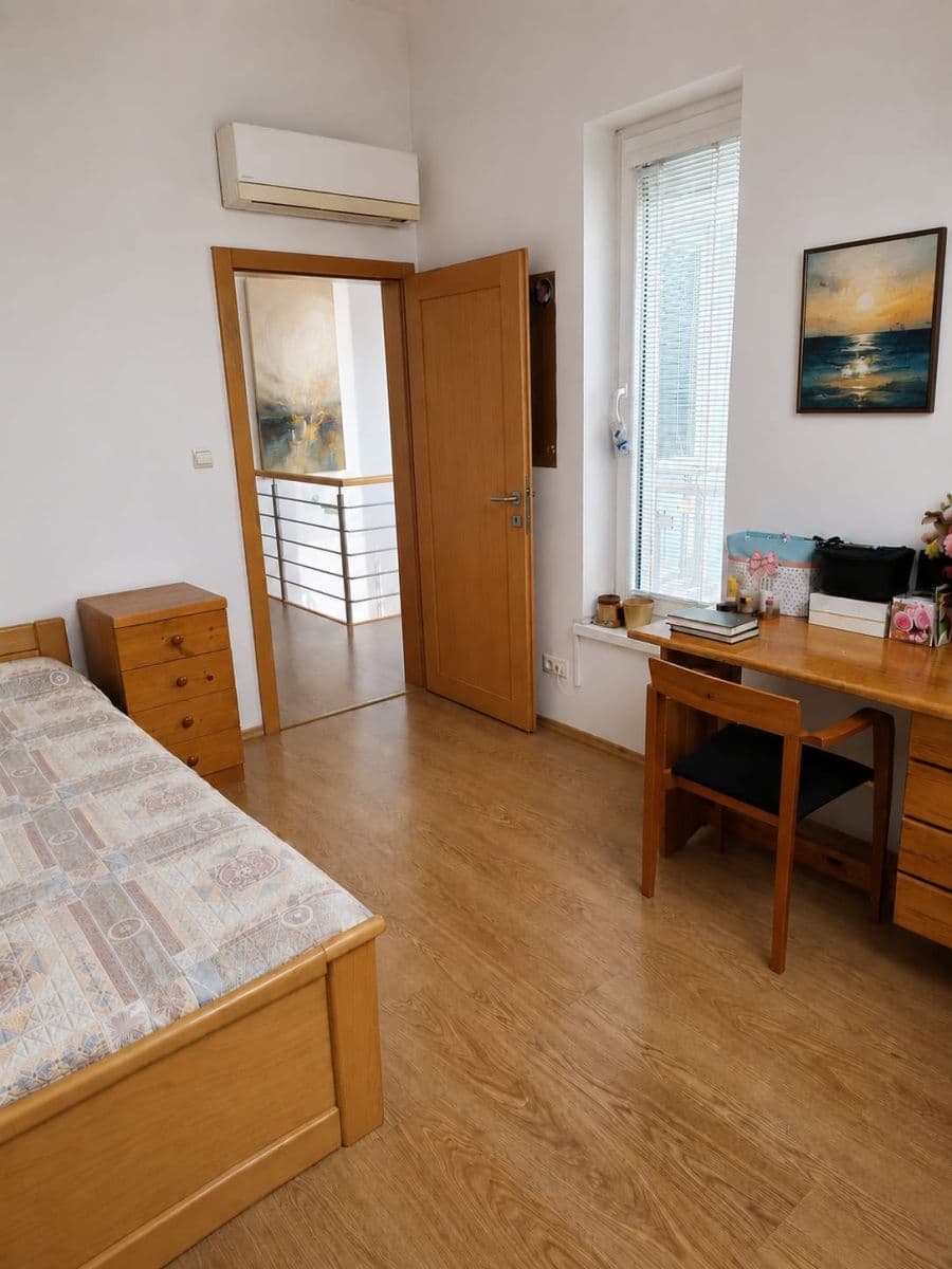 Predaj bytu 5-izbový 180 m², Lužná, Petržalka, Bratislavský kraj Predaj bytu 5-izbový 180 m², Lužná, Petržalka, Bratislavský kraj