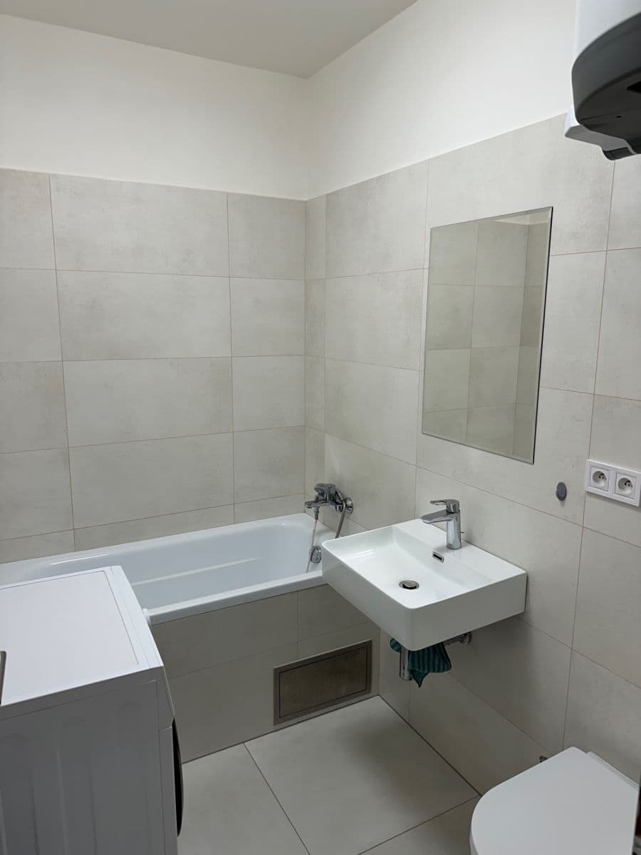 Prenájom bytu 2-izbový 35 m², Pod Stárkou, Praha, Praha Prenájom bytu 2-izbový 35 m², Pod Stárkou, Praha, Praha