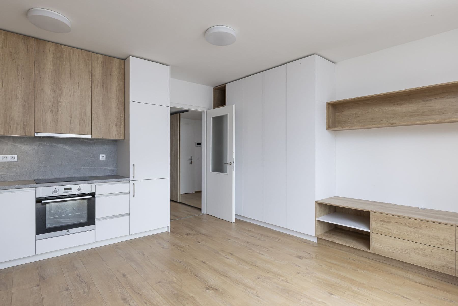 Prenájom bytu 1-izbový 37 m², Nebřenická, Praha, Praha Prenájom bytu 1-izbový 37 m², Nebřenická, Praha, Praha