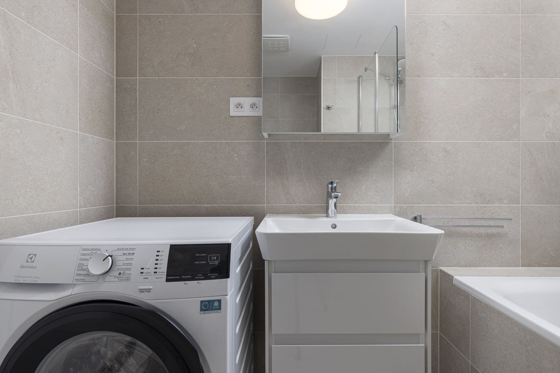 Prenájom bytu 1-izbový 37 m², Nebřenická, Praha, Praha Prenájom bytu 1-izbový 37 m², Nebřenická, Praha, Praha