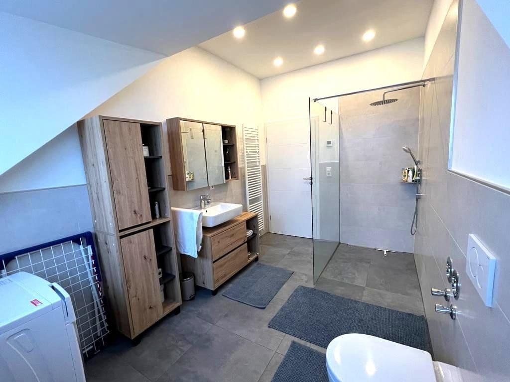 Prenájom bytu 3-izbový 86 m², August Lämmle Str. 27, Oberderdingen, Bádensko-Wurttembersko Prenájom bytu 3-izbový 86 m², August Lämmle Str. 27, Oberderdingen, Bádensko-Wurttembersko