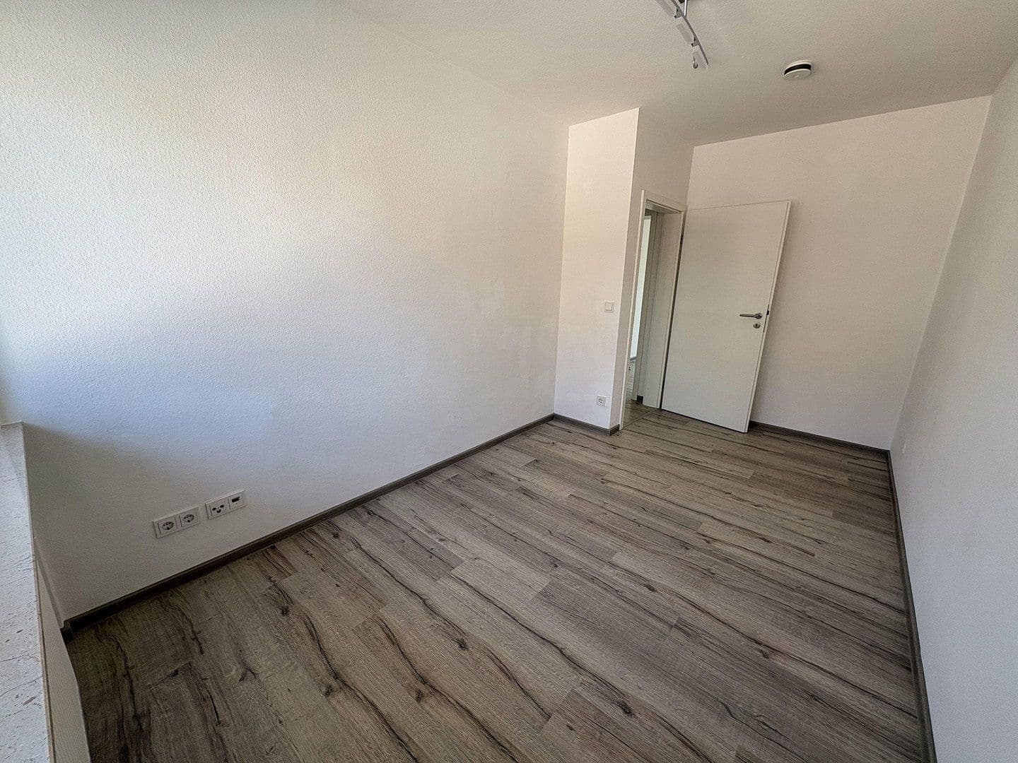 Prenájom bytu 4-izbový 96 m², Bad Vilbel, Hesensko Prenájom bytu 4-izbový 96 m², Bad Vilbel, Hesensko