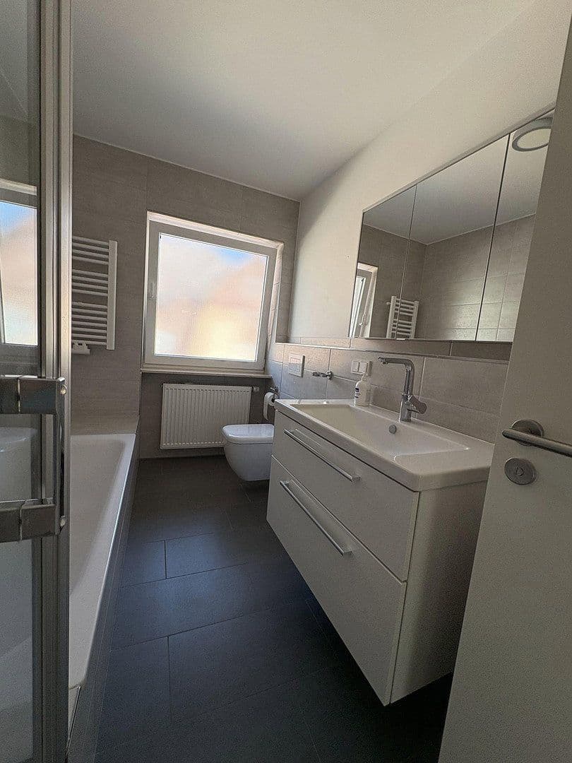 Prenájom bytu 4-izbový 96 m², Bad Vilbel, Hesensko Prenájom bytu 4-izbový 96 m², Bad Vilbel, Hesensko