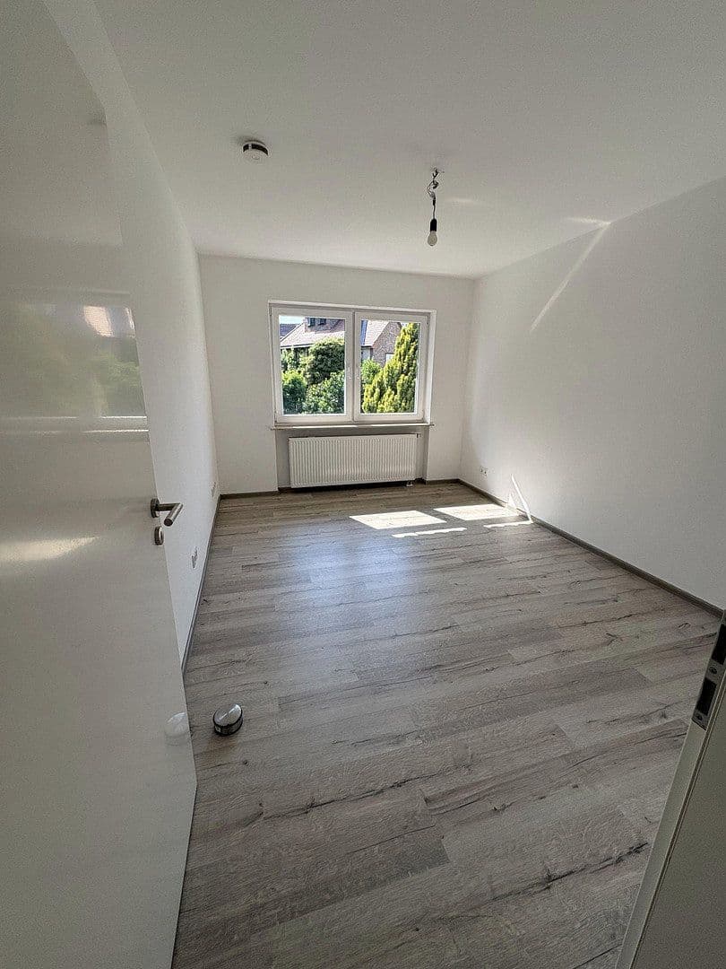 Prenájom bytu 4-izbový 96 m², Bad Vilbel, Hesensko Prenájom bytu 4-izbový 96 m², Bad Vilbel, Hesensko