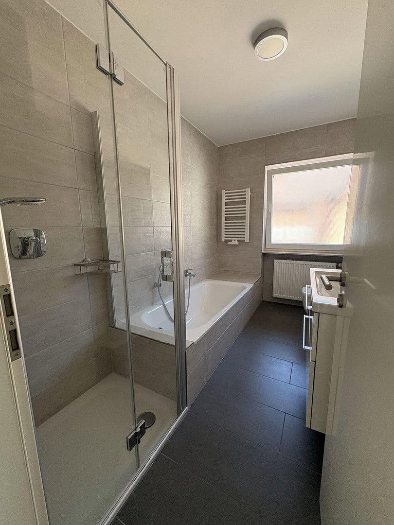 Prenájom bytu 4-izbový 96 m², Bad Vilbel, Hesensko Prenájom bytu 4-izbový 96 m², Bad Vilbel, Hesensko