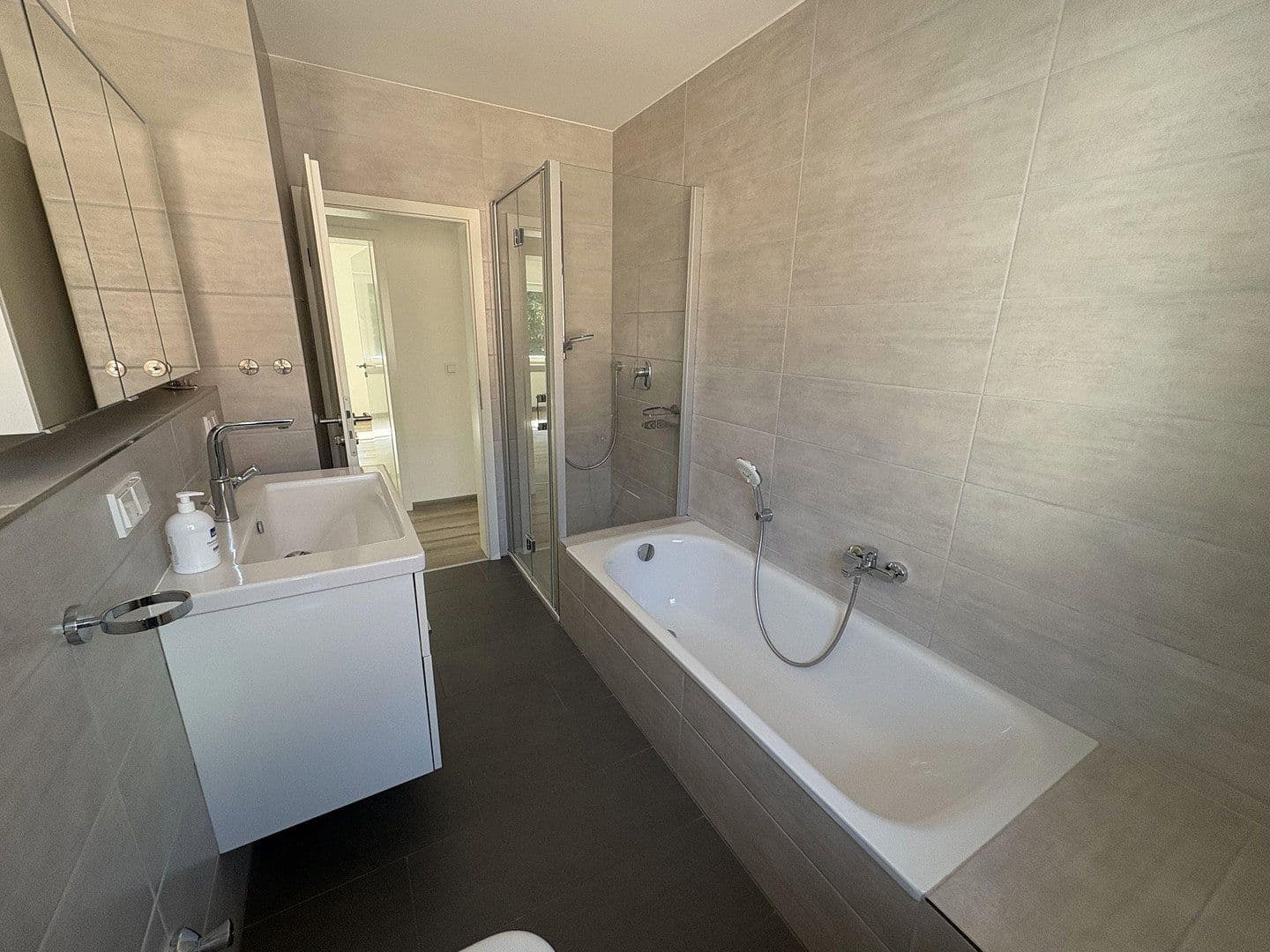 Prenájom bytu 4-izbový 96 m², Bad Vilbel, Hesensko Prenájom bytu 4-izbový 96 m², Bad Vilbel, Hesensko