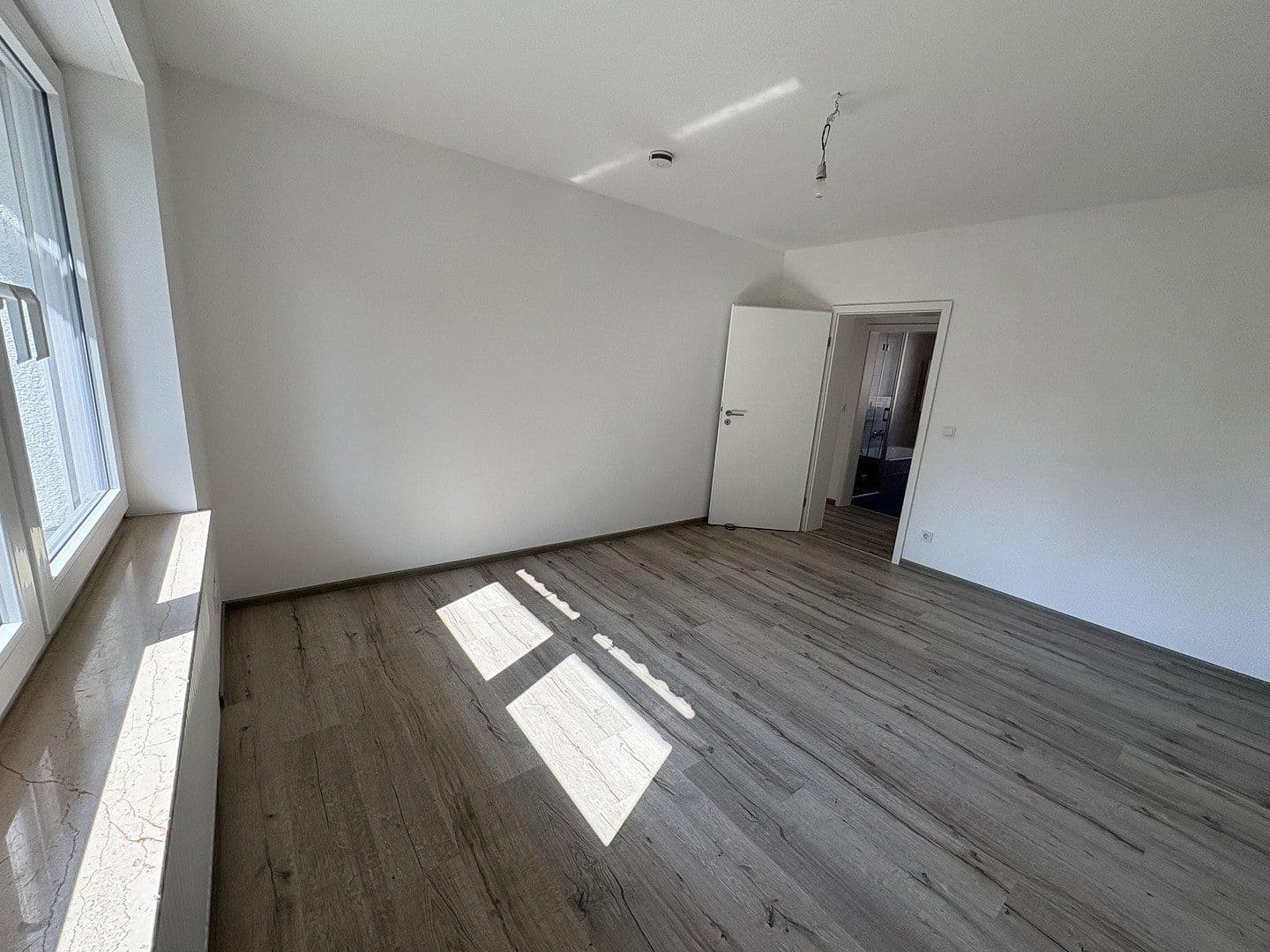 Prenájom bytu 4-izbový 96 m², Bad Vilbel, Hesensko Prenájom bytu 4-izbový 96 m², Bad Vilbel, Hesensko