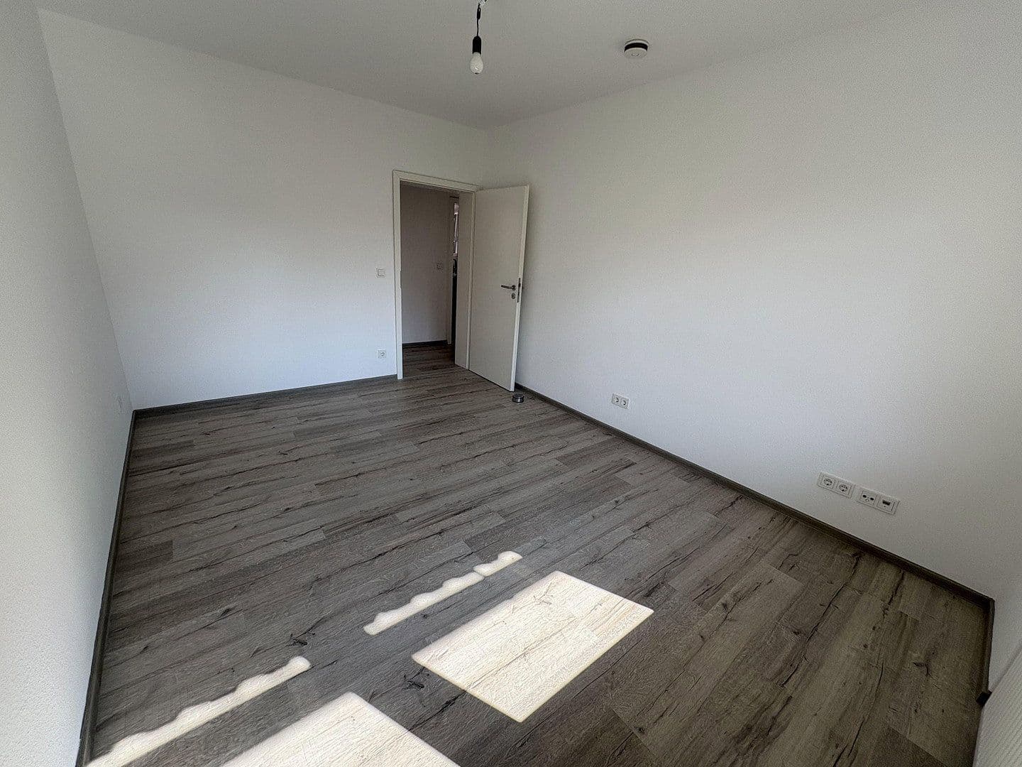 Prenájom bytu 4-izbový 96 m², Bad Vilbel, Hesensko Prenájom bytu 4-izbový 96 m², Bad Vilbel, Hesensko