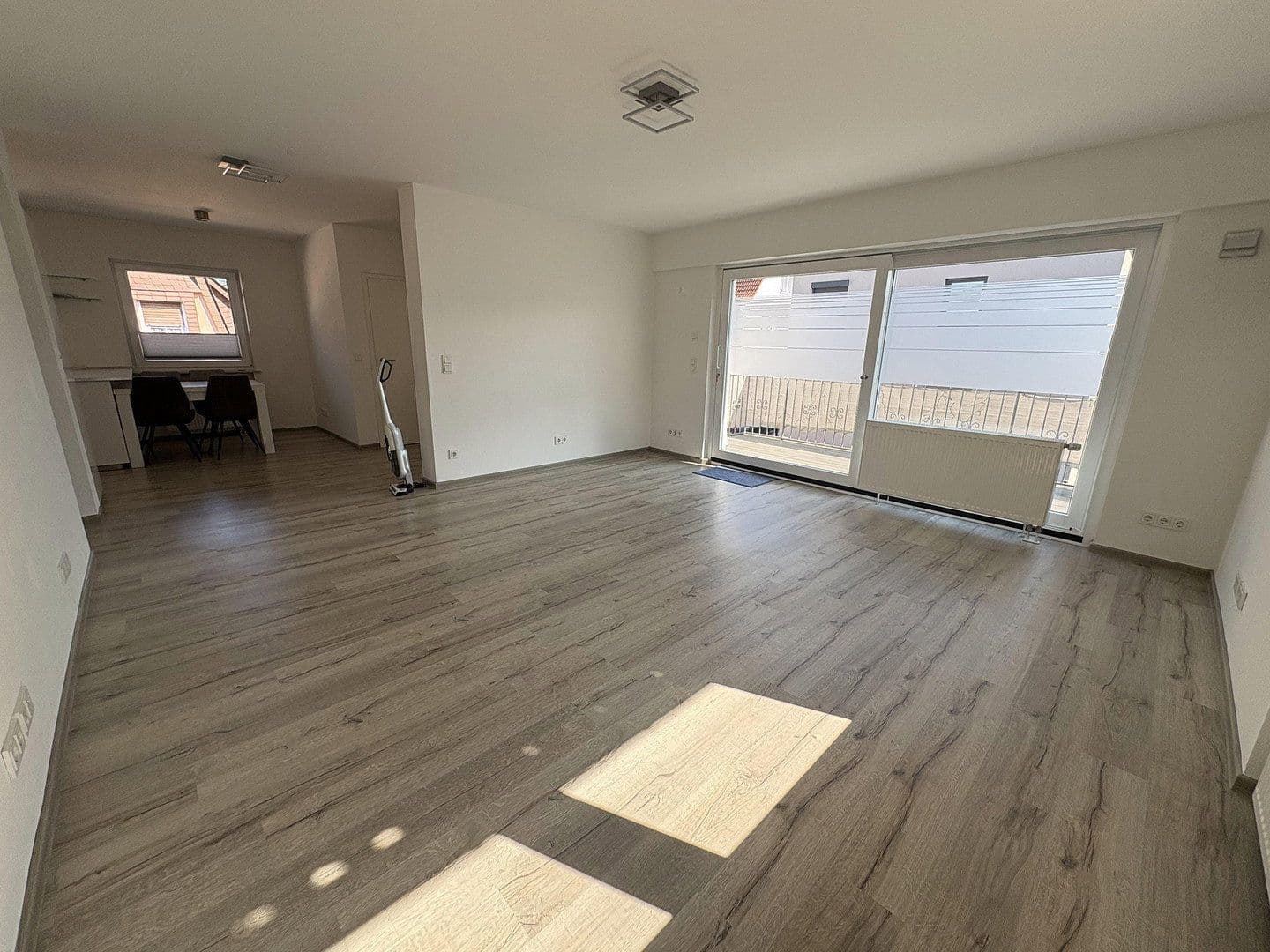 Prenájom bytu 4-izbový 96 m², Bad Vilbel, Hesensko Prenájom bytu 4-izbový 96 m², Bad Vilbel, Hesensko