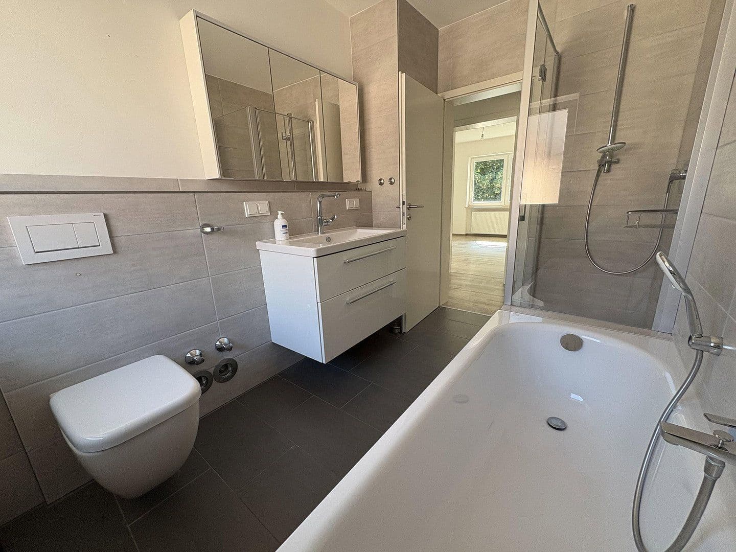 Prenájom bytu 4-izbový 96 m², Bad Vilbel, Hesensko Prenájom bytu 4-izbový 96 m², Bad Vilbel, Hesensko