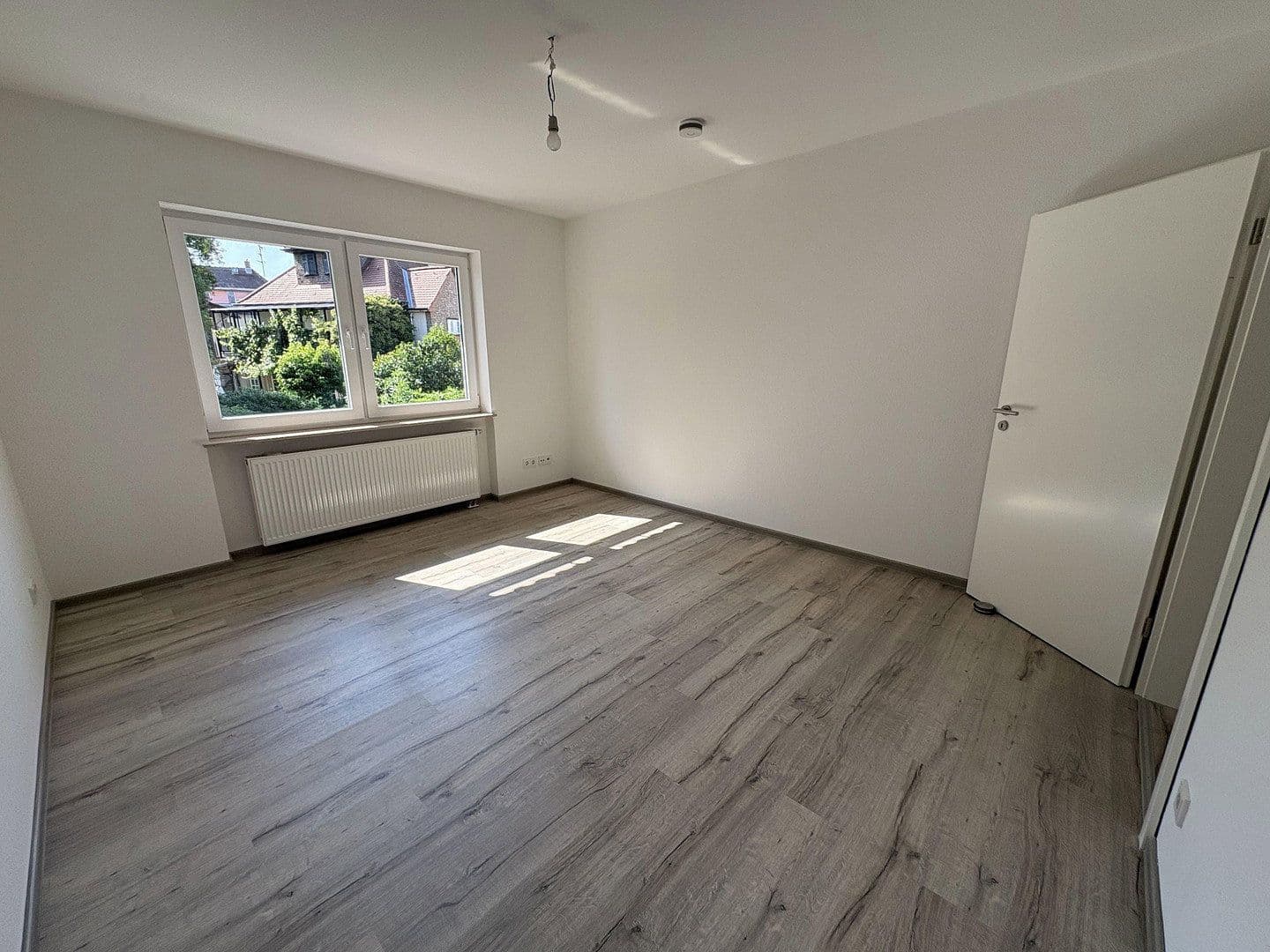 Prenájom bytu 4-izbový 96 m², Bad Vilbel, Hesensko Prenájom bytu 4-izbový 96 m², Bad Vilbel, Hesensko